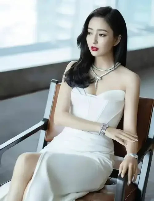 佟丽娅几点回家你说了算











你敢相信吗？女神佟丽娅竟然成了你的