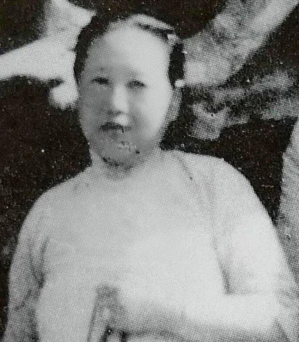 蒋介石一生有四位夫人，要说活得最明白的还得数姚冶诚。
这姑娘1887年出生在江苏