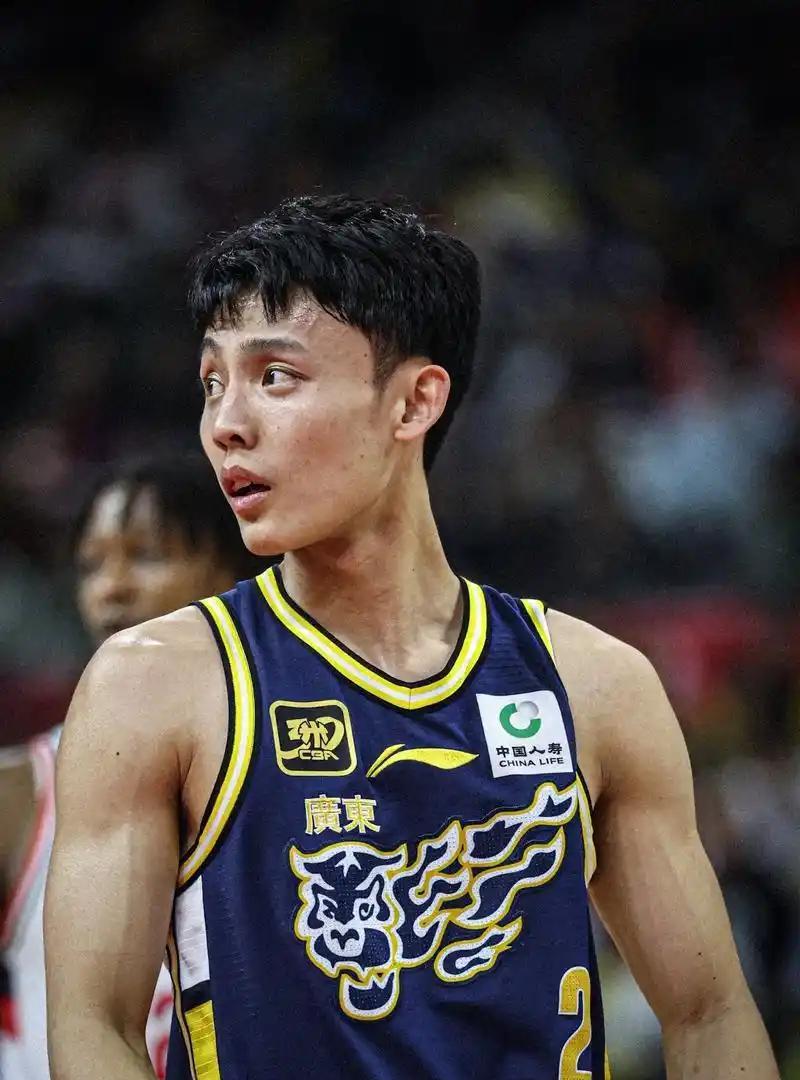 广东宏远暂时度过人员伤病潮危机。今晚徐杰和奎因复出，将迎战2026年第一个主场，