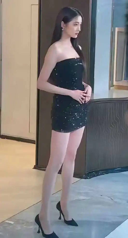 关晓彤身材太抢眼，网友直呼羡慕！