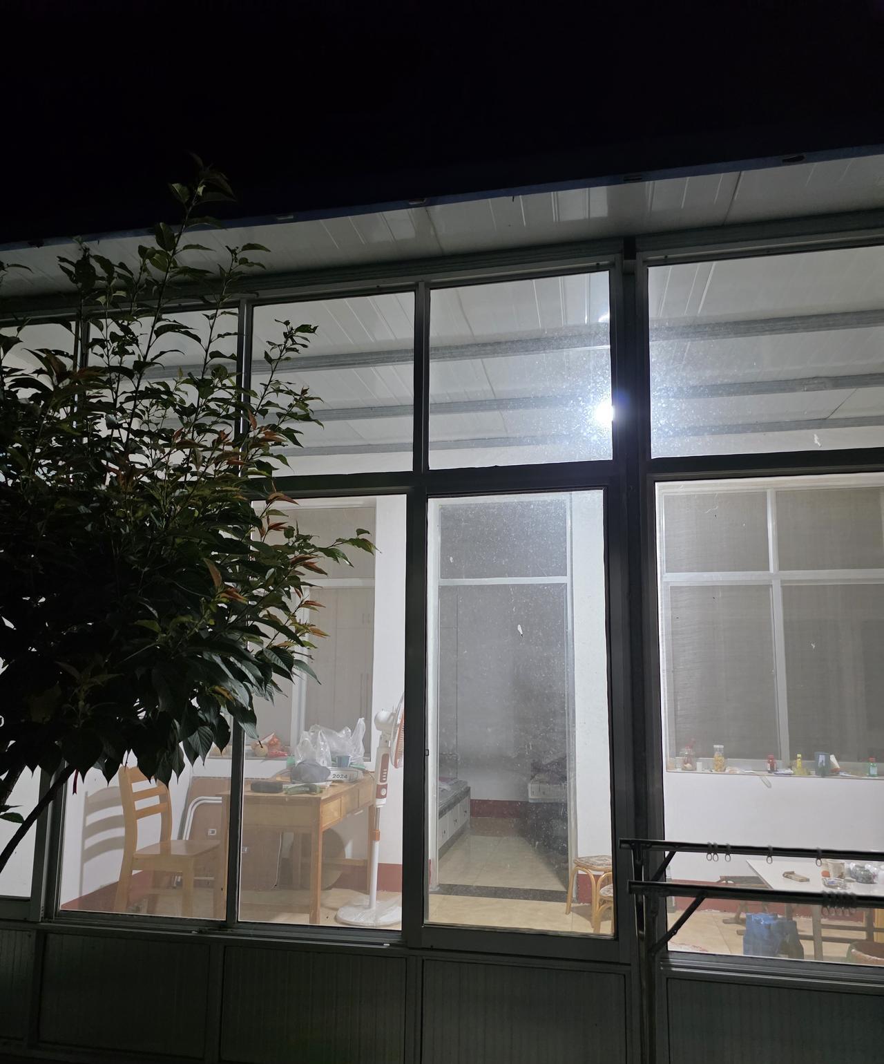 这件事三年了，从来没有说过……
晚上9：30，来家聊天的邻居们回家了，我自己坐在