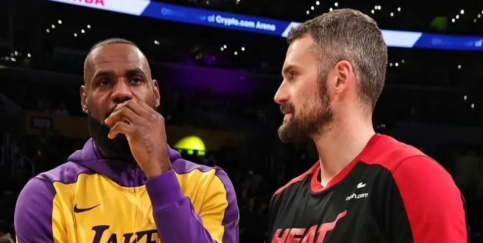 凯文乐福没机会加盟洛杉矶球队，如果能找到底薪工作只能是纽约。
凯文乐福目前失业在