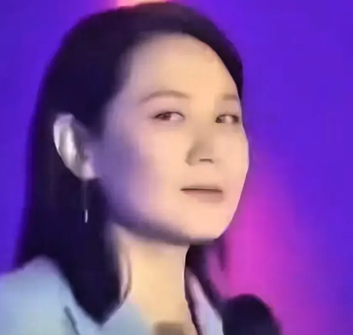 歌手刘若英真的“怒”了！在她的演唱会上，本是一片欢乐祥和的氛围，可一位男子的高声