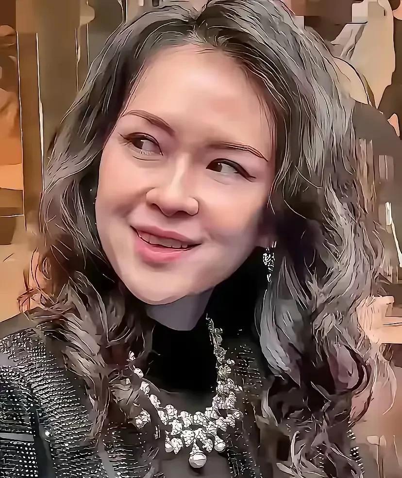 一次婚姻失败让章子怡看起来好像老了十几岁。
整个人看起来都变了形，特别是那张脸，