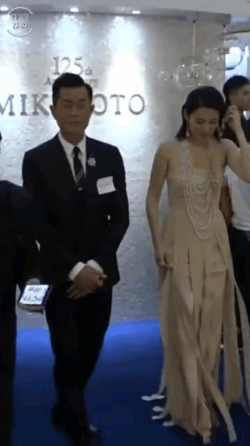 大家发现没？
古天乐真的好宠宣萱，不论是主动让她挽他的手，还是她随意摸他的脸，他