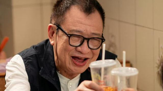 香港知名戏骨颁奖礼言辞引不满，被问TVB续约换奖，本人揭内幕
