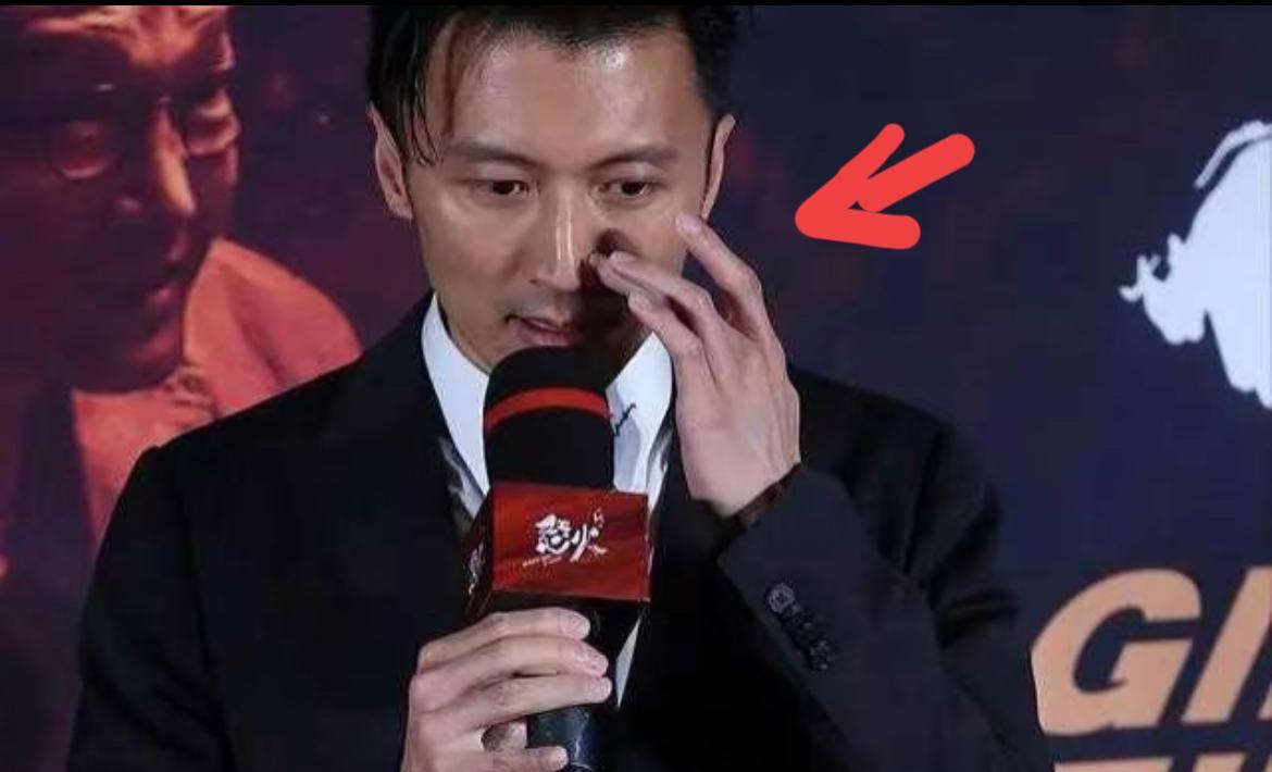 谢霆锋这辈子最大的遗憾，
不是没有继续他的音乐梦想，
也不是没有生个像他的女儿，