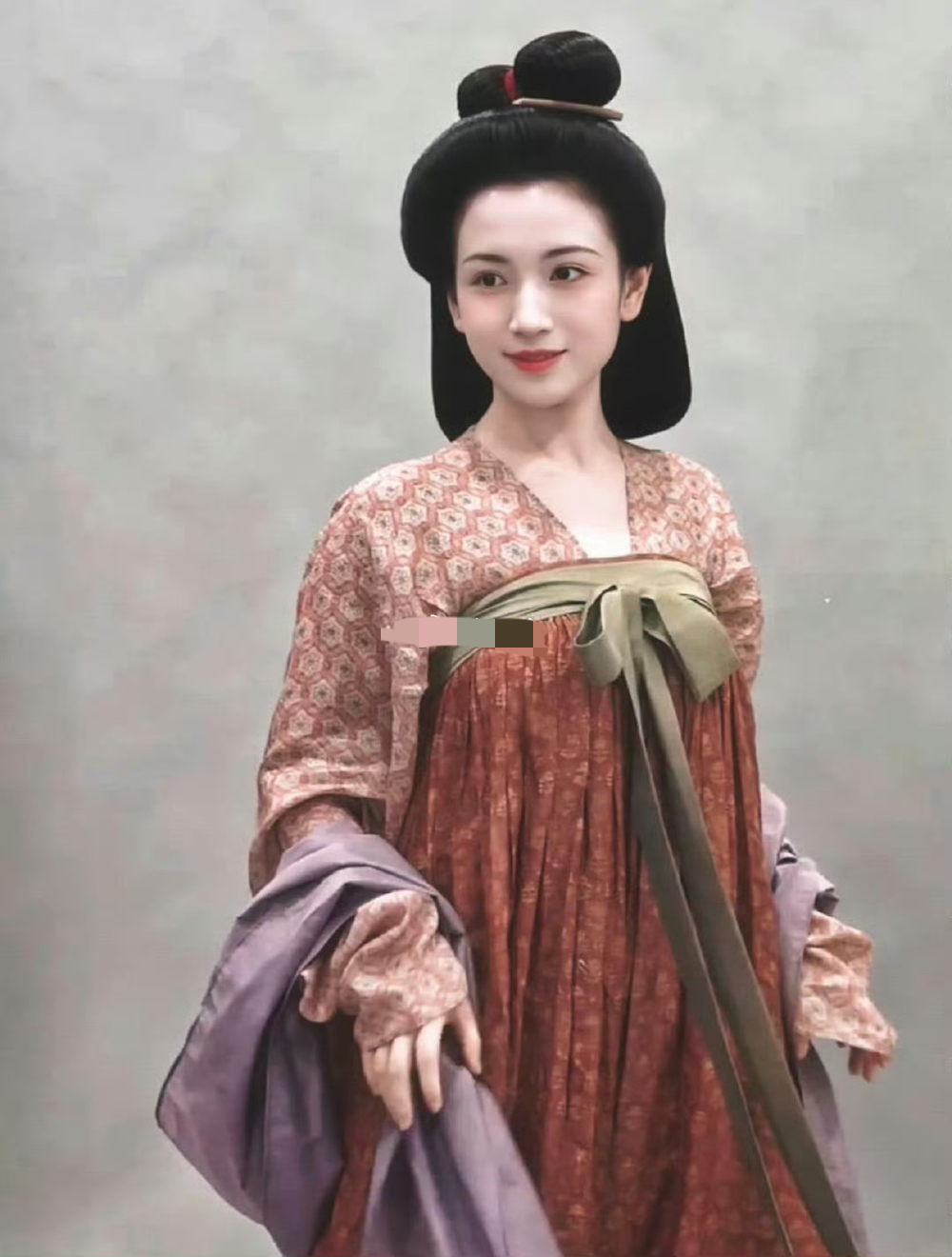 代露娃的弟弟是岳云鹏……你看这像一家人吗？？？？
