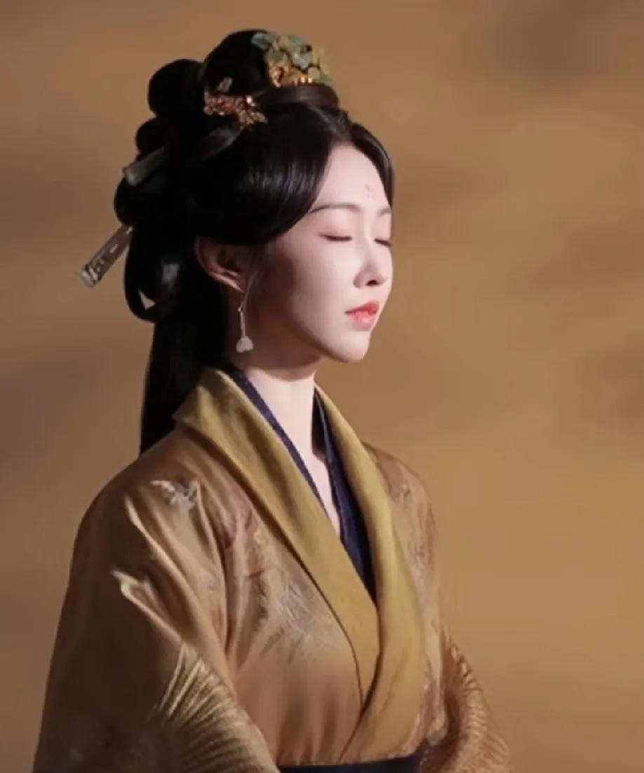 现在编剧还在用“克夫”老梗？看《折腰》里苏娥皇连克三任丈夫，这剧情槽点简直能把人