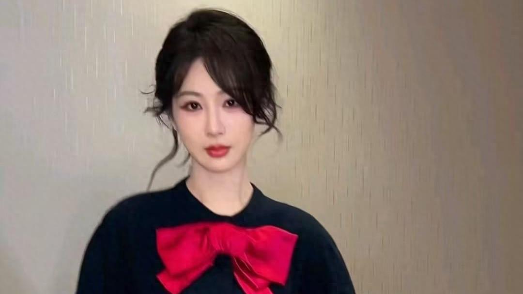 杨紫魔性舞步“一天内舞遍全国”，近百个文旅官方号花式“整活”