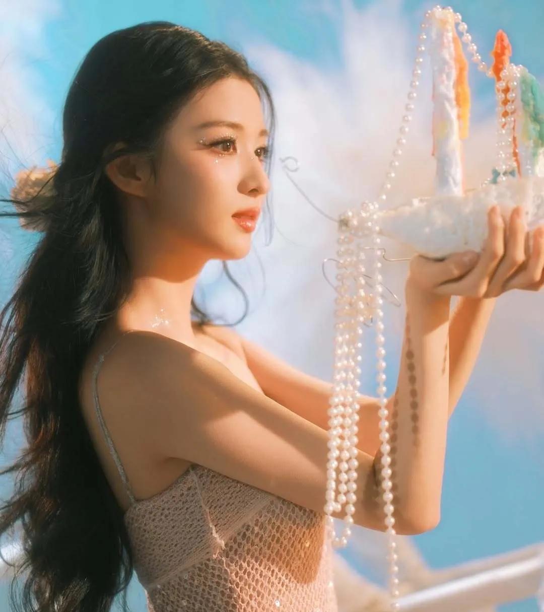 梦幻女孩王楚然??
王楚然好像城堡里的公主[送心]