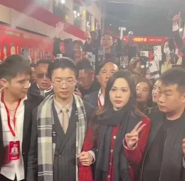 中国现象级网红郭有才被澳门文旅邀请到澳门参加嘉年华，现场十分火爆，郭有才和舒畅身