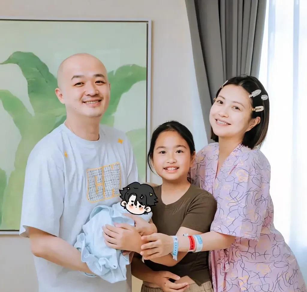 我敢说
现在全网最幸福的就是包贝尔了吧
不是因为他新电影票房大卖了，也不是因为他