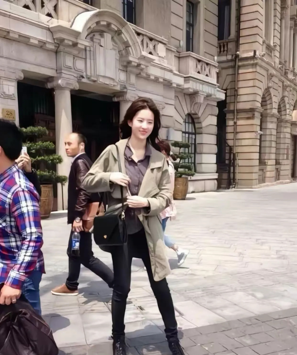 刘亦菲年轻时身材和颜值











天哪！你们见过仙女吗？我见过！神仙