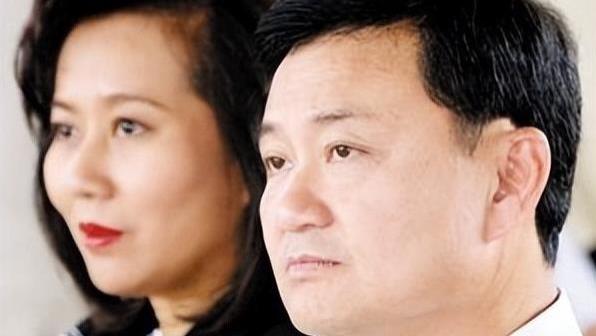 泰国女总理的母亲：将军之女，育有两位千金，2008年与他信分离婚