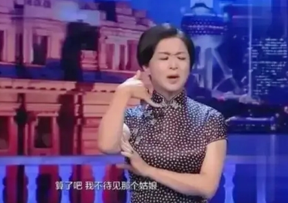 2013年，邓超首次拍电影，邀请金星客串，本来金星很高兴，可是当听到女主是杨幂时