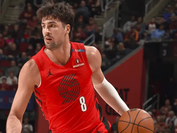 开拓者官方公布了球队对阵太阳比赛的伤病名单，详情如下。
确定缺阵
达米安-利拉德