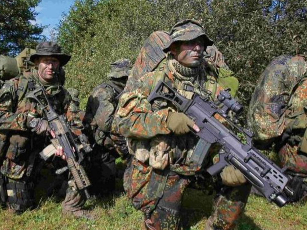 以色列当“无人之境”！特种兵潜入德黑兰12天，斩首30名高官，伊朗30万大军成摆