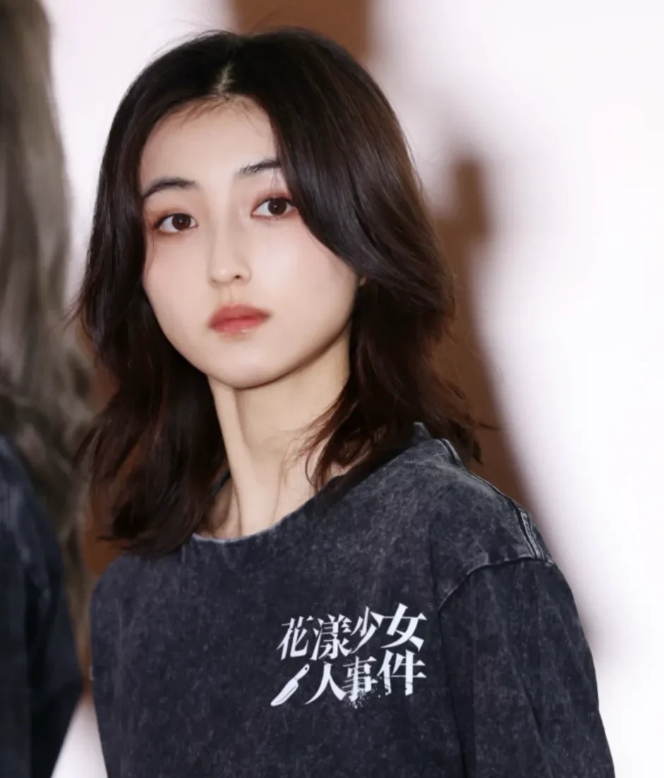 发现没，张子枫哪里都很好

但她身上有个缺点，

可能永远也改不掉了，那