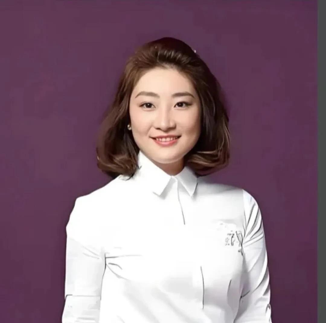 宗馥莉身上那股子劲儿，女生想搞事业真得学学。
她特别拎得清，出国就是为了念书，学