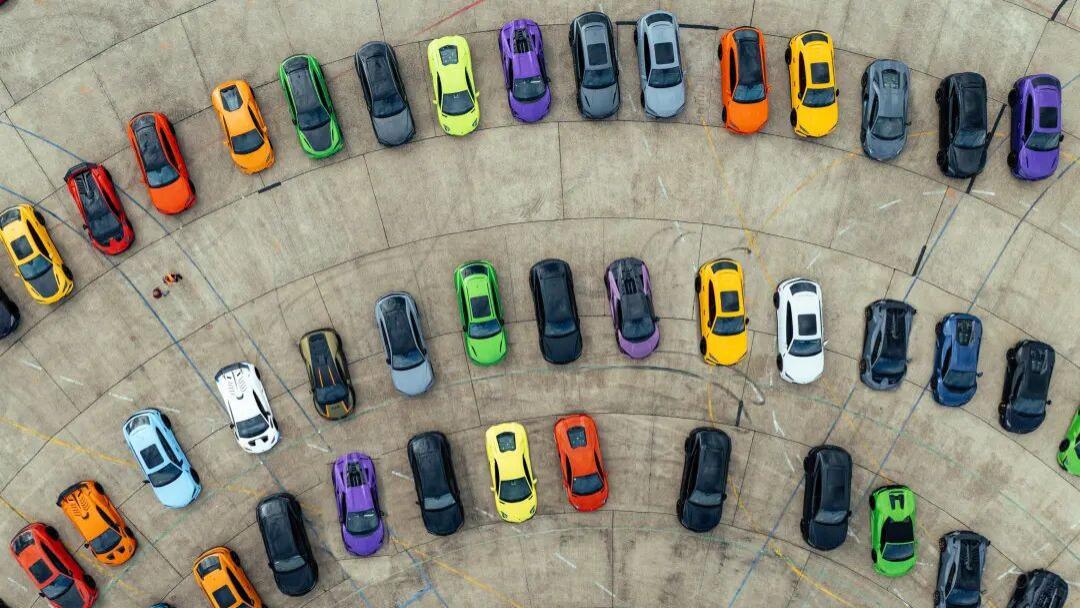 研究报告：美国豪华汽车市场到2035年将翻倍至2150亿美元