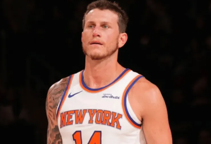 步行者计划用困难特例与加里森-马修斯签下一份10天合同。
马修斯季前赛为尼克斯出