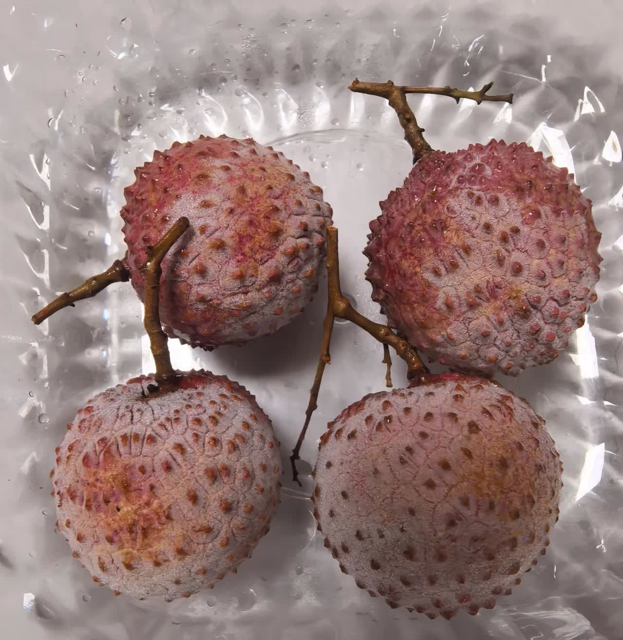 特别是那种说话的声音
太适合娱乐圈了
看电影的时候老感觉她是太监宫女