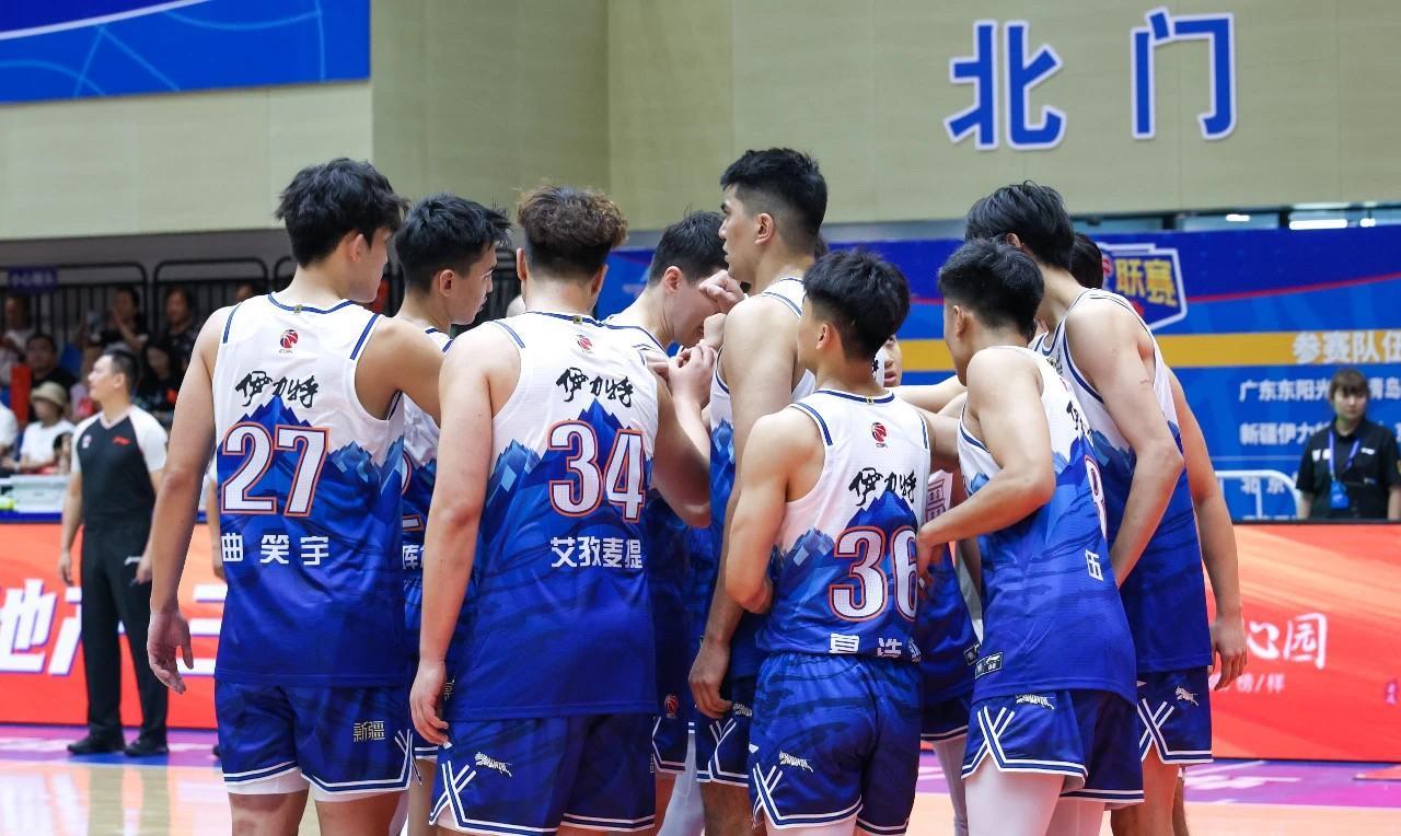 新疆男篮中“零零后”球员日益增多，球队青训营迎来了良好的发展契机。俱乐部管理专业