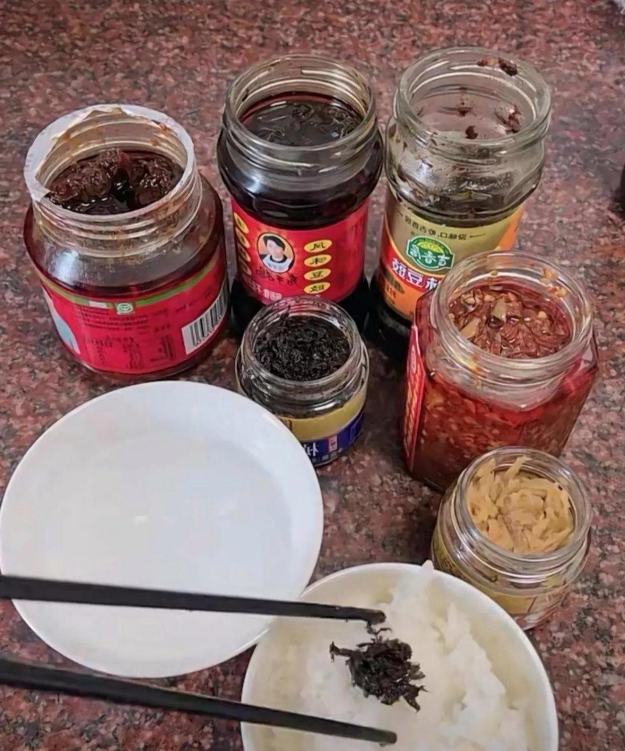 这伙食可以吧，六菜一汤。