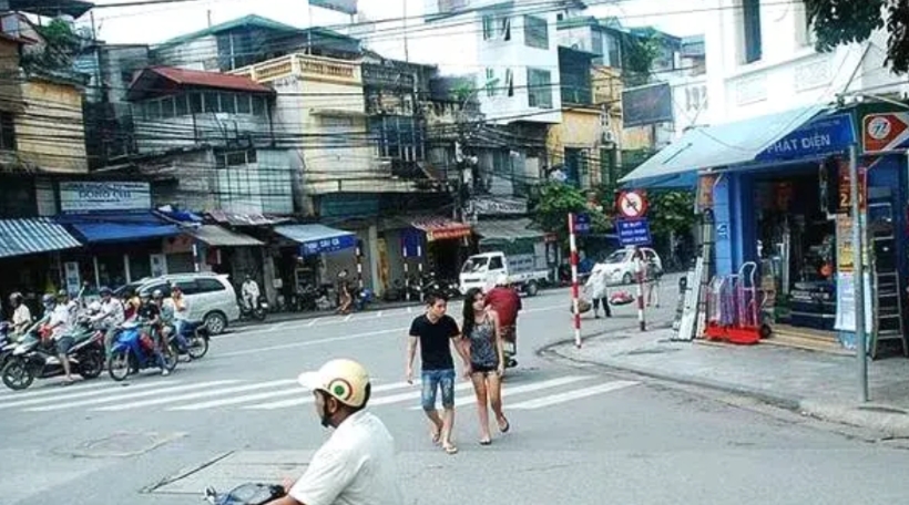越南人敢于对中国要这要那，在美国的关税大棒下他就屈服了，说明中国还是太慈善了，国