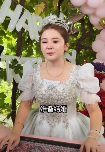 穆萨的白月光蜡笔燕要结婚了
蜡笔燕生日现场，自称快要结婚了，可新郎会是谁呢？
大