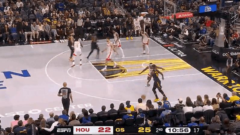 巴特勒变向突破对抗抛投打成2+1，勇士领先火箭6分