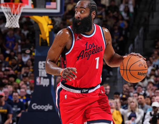 小卡：登哥，你这刚结束中国行，你的球迷就发起：“哈登赢得过NBA总冠军吗？”
哈