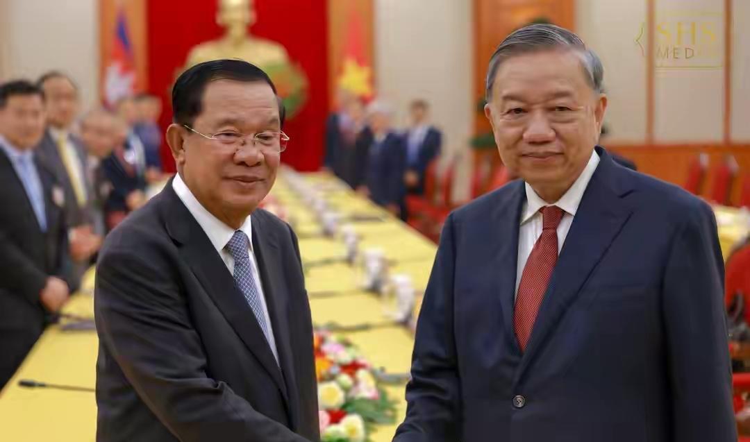 阅兵结束，泰国总理佩通坦和代总理普坦都没有露面，佩通坦被解职，普坦代总理也岌岌可