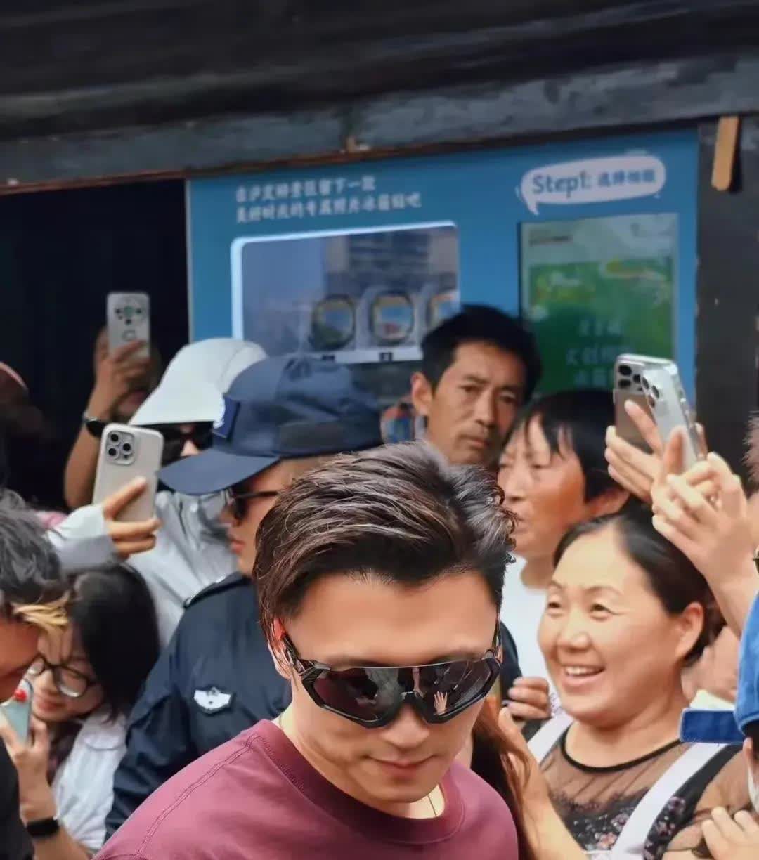 其实完全能理解王菲，你说谢霆锋也40多岁了，但看起来还很年轻，状态也是超级好，真