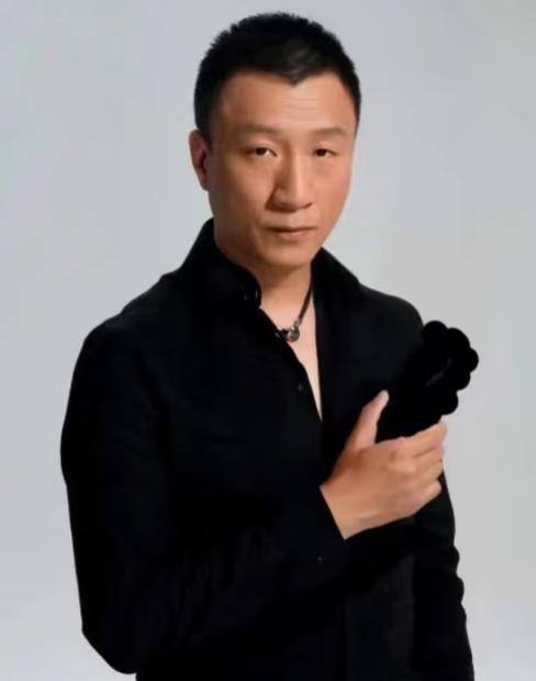 55岁孙红雷宁夏街头烤串震惊全网！亲口回应三大传闻，网友：这状态谁敢信？
 1：