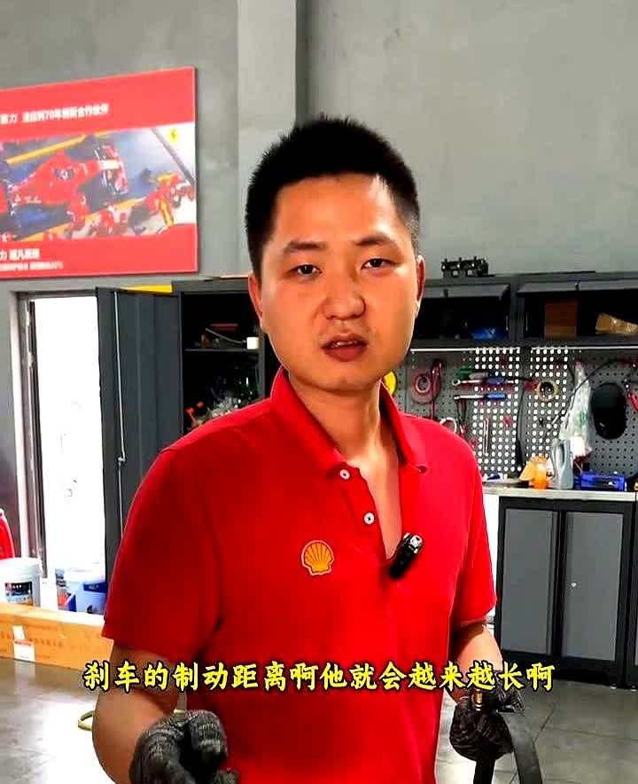 保养千万不要听修理工的，只换机油就可以

我跟你说个真事啊 上次在修理厂碰见