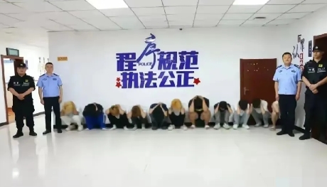 是时候好好管管这些的精神小伙了！

6月22日凌晨，山东临沂一个家加油站内，二三