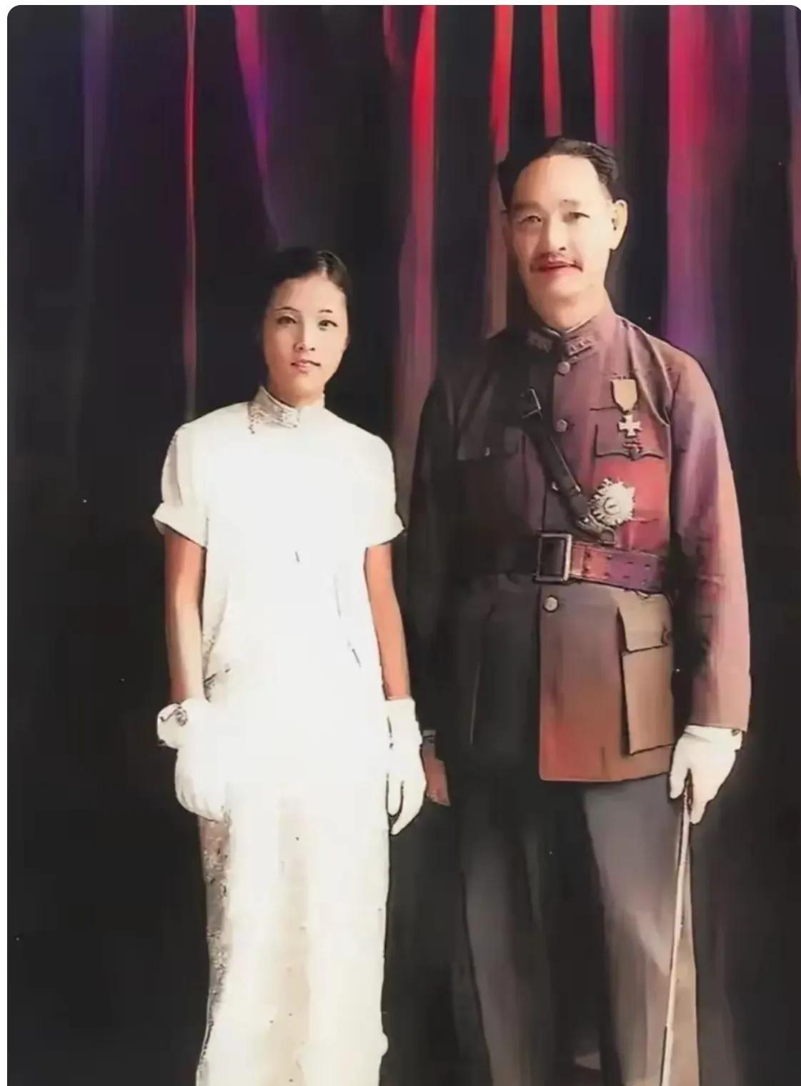 1936年，17岁年轻貌美的郭翼青嫁给了54岁的程潜。新婚之夜，圆房后的郭翼青哭