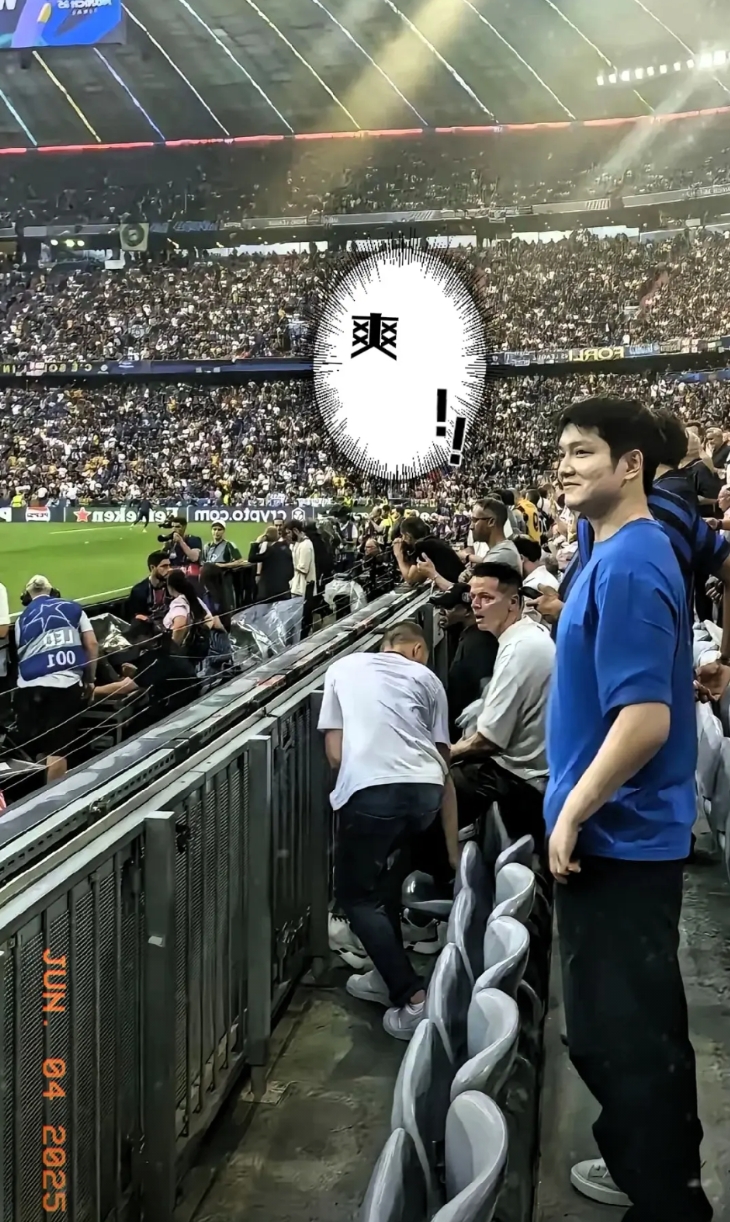 樊振东走出国门后才发现，原来自己也是个腕儿啊！
大家注意看，2024年10月下旬
