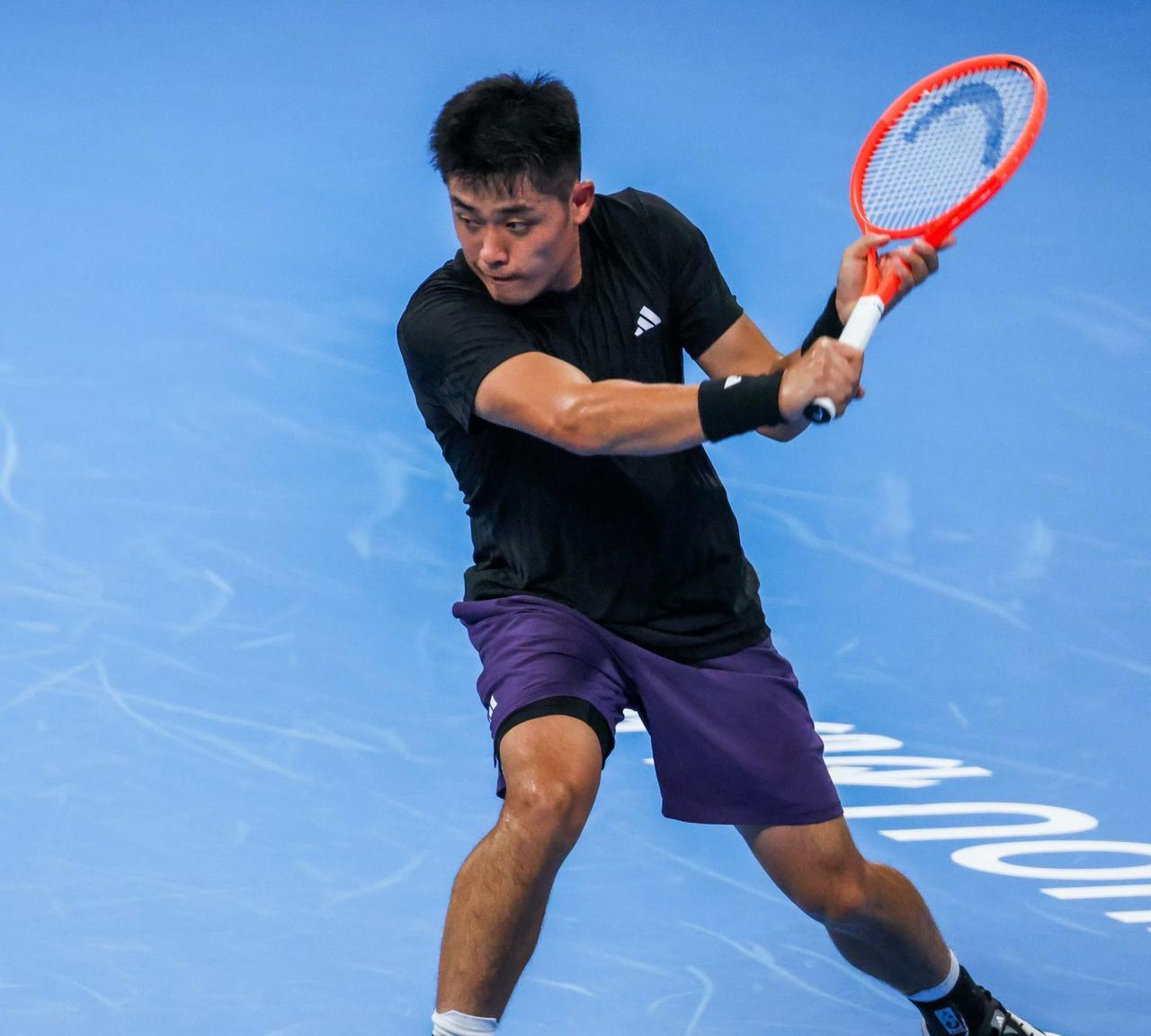 吴易昺晋级杭州第二轮
ATP250杭州站，吴易昺苦战三盘以4-6/7-6(5)/