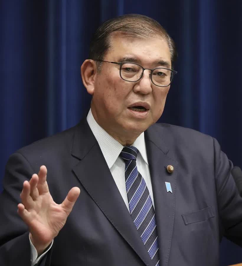 7月23日日本政坛大地震！首相石破茂紧急辟谣：谁说我要辞职？全是假新闻！刚和麻生