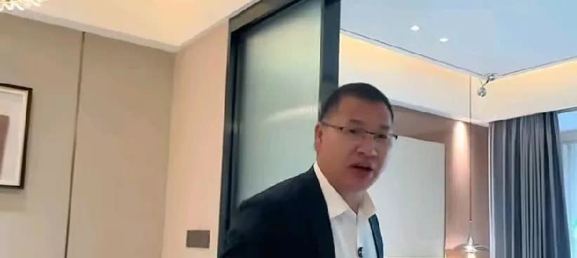 追随刀郎演唱会的粉丝里藏龙卧虎啊！前两天我给大家介绍了一个大学教授和一个博士，今