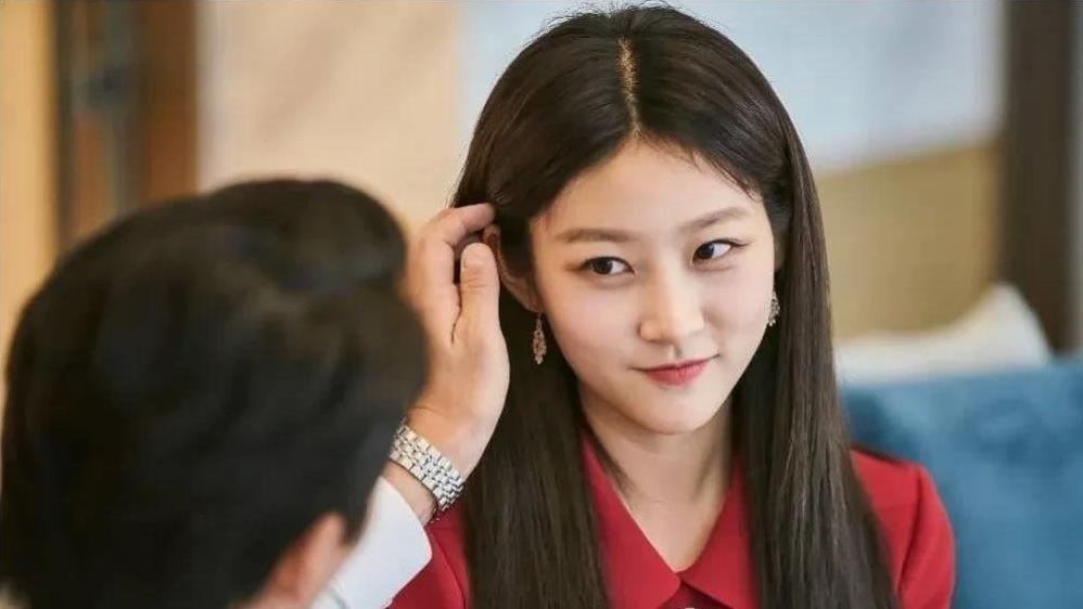 金秀贤再添实锤：亲吻金赛纶照片和心碎短信曝光，金赛纶太卑微了