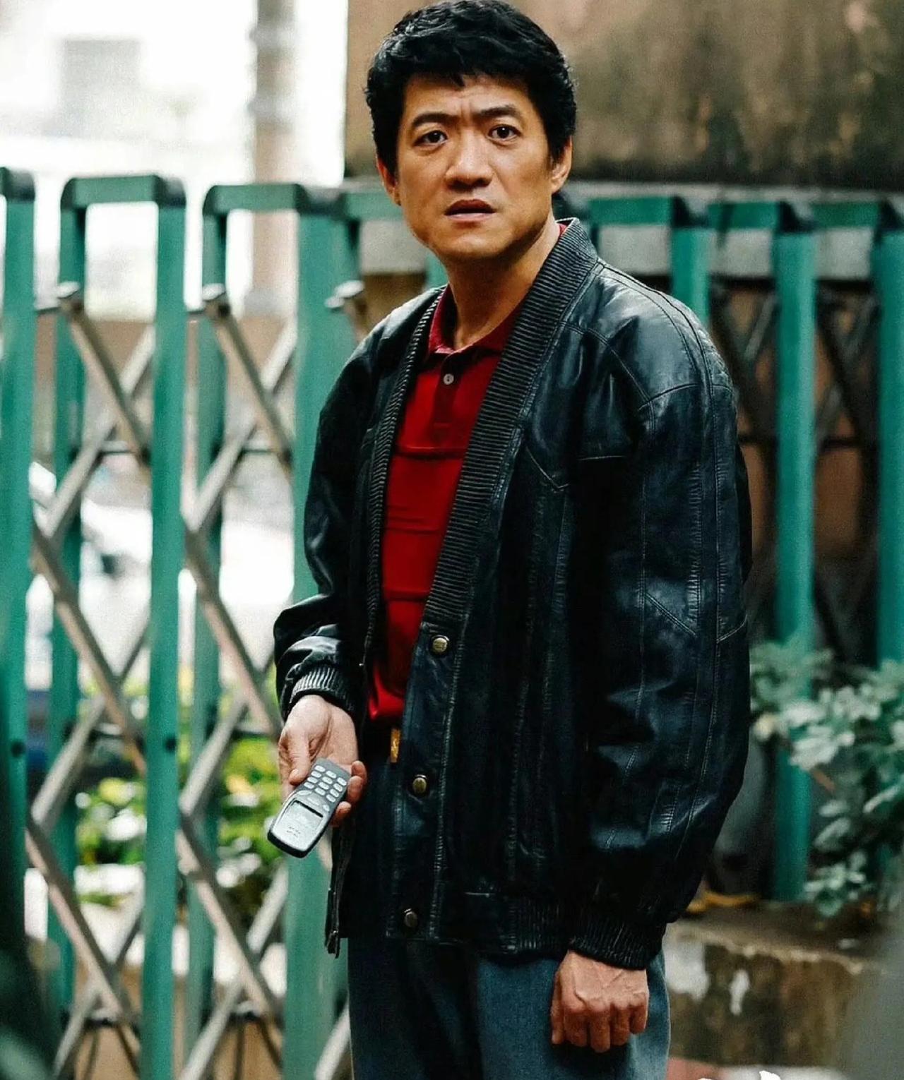 《棋士》: 陈明昊很好地把警察的正义，与亲情的冲突挣扎展现了出来。他在《漫长的季