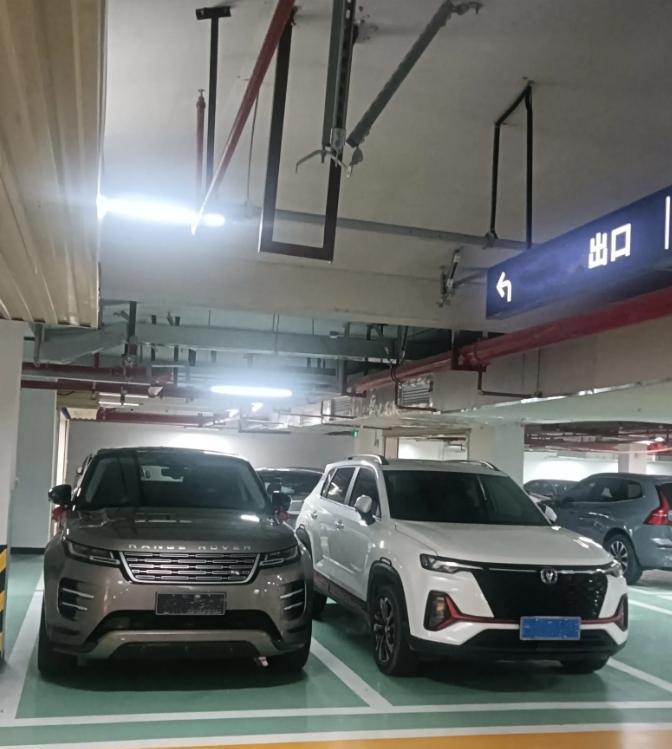 [浮云]路虎的衰败只有两个原因，外因是经济下行，大家伙手上都没钱，内因就是他们自