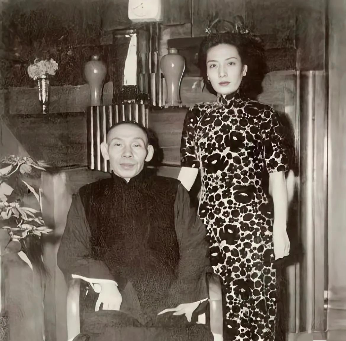 1919年，杜月笙还是黄金荣的手下，偶然在戏院看到12岁的孟小冬演出《击鼓骂曹》
