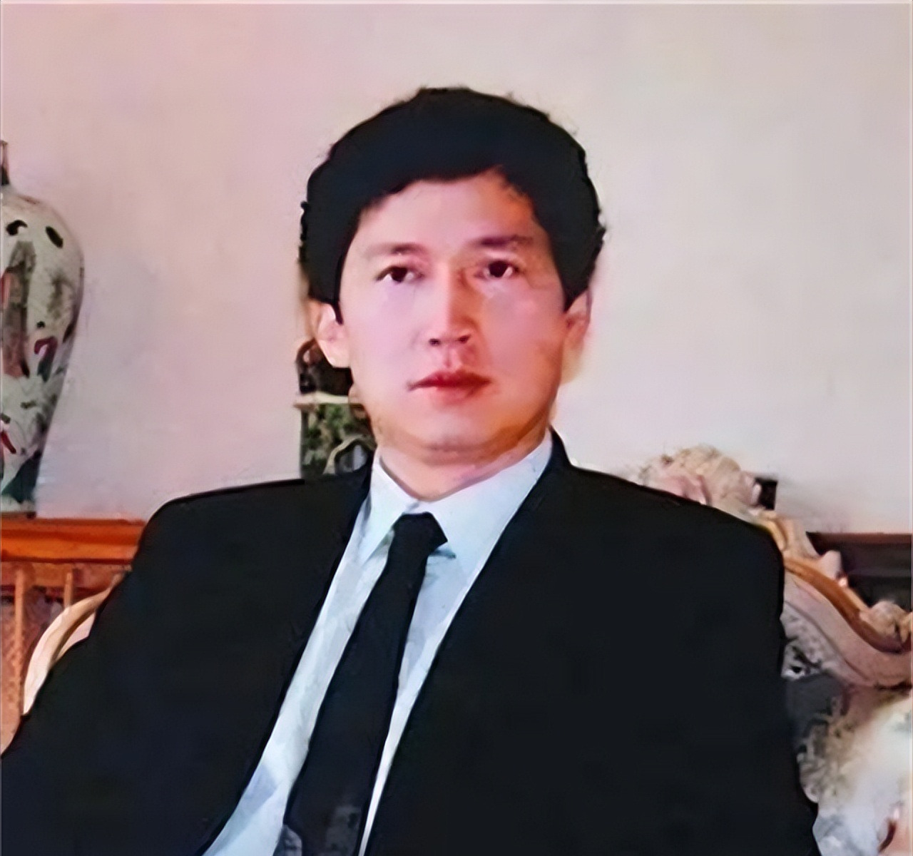 老妻少夫亿万遗产的那些事











他竟然嫌弃她老？一个靠女人发家的