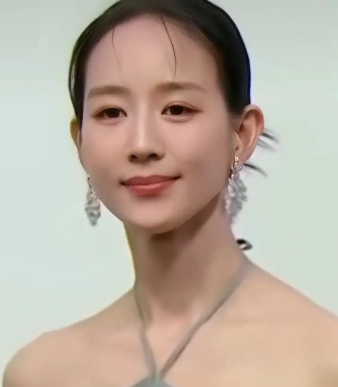 张钧甯特别美！美的特别，就喜欢看她的影视剧，浓妆娱乐圈中的清流。#娱乐# #明星