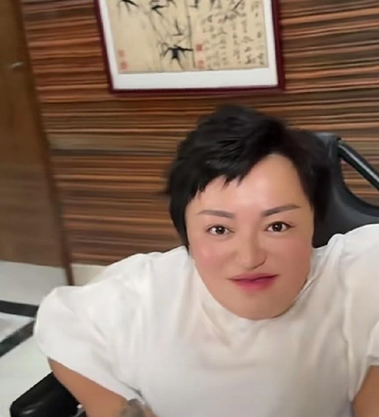 生女儿是风险很大的，看看喜梅就知道了，她是个残疾人，父母把她养大后，她却为了爱情